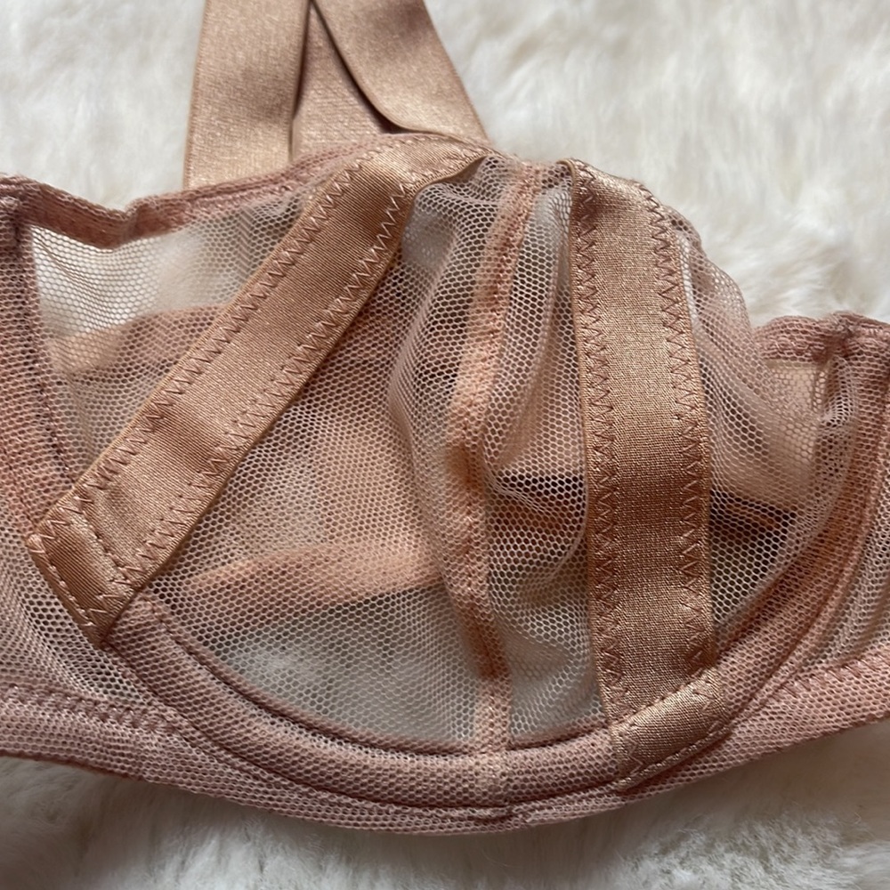 Victoria’s Secret very sexy bra - SIZE: 32B - Picture 2 of 5